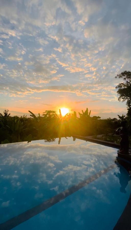Sunset Hill Lembongan Hotel ภายนอก รูปภาพ