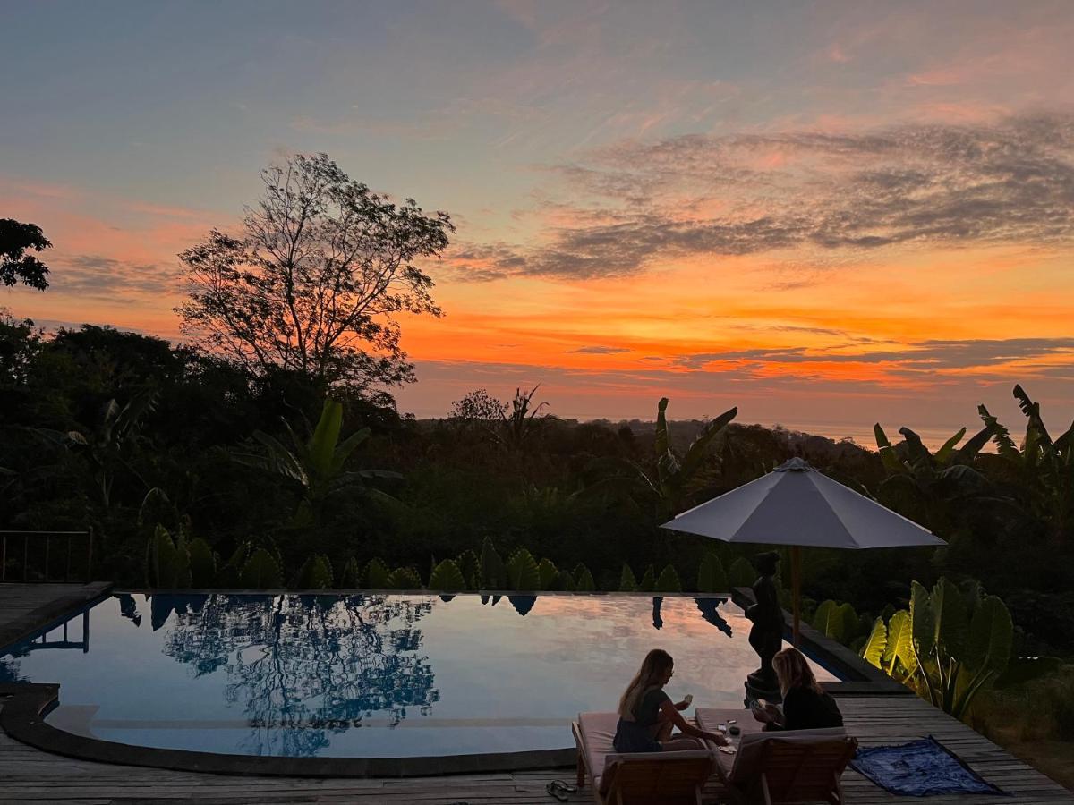 Sunset Hill Lembongan Hotel ภายนอก รูปภาพ