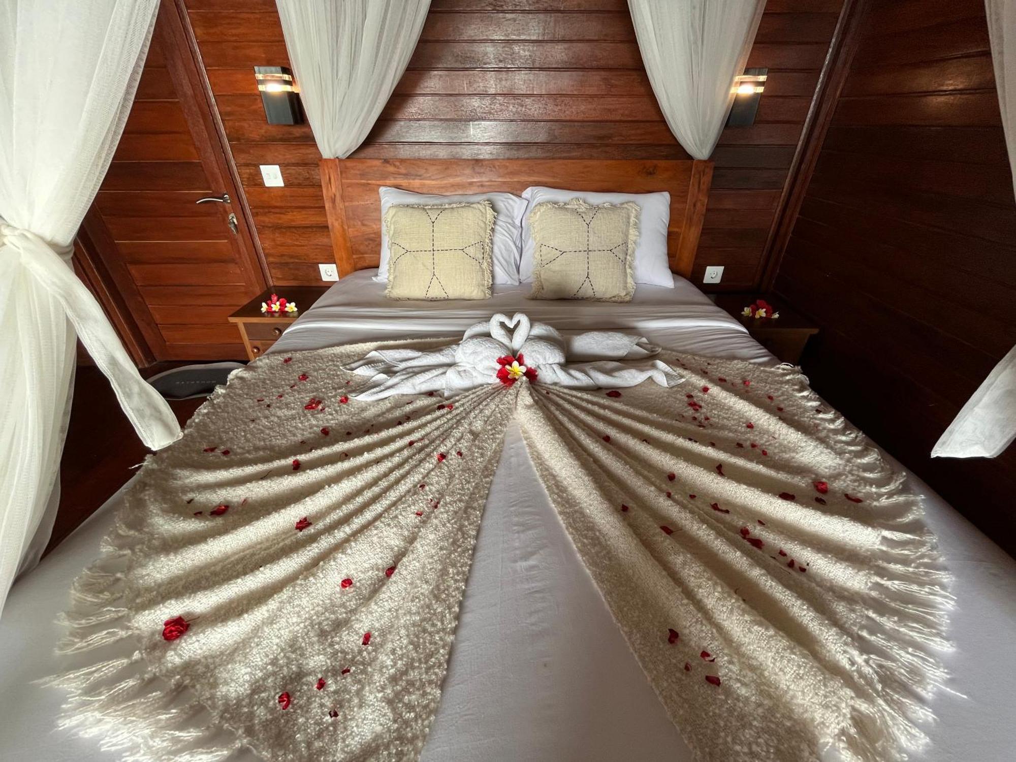 Sunset Hill Lembongan Hotel ภายนอก รูปภาพ