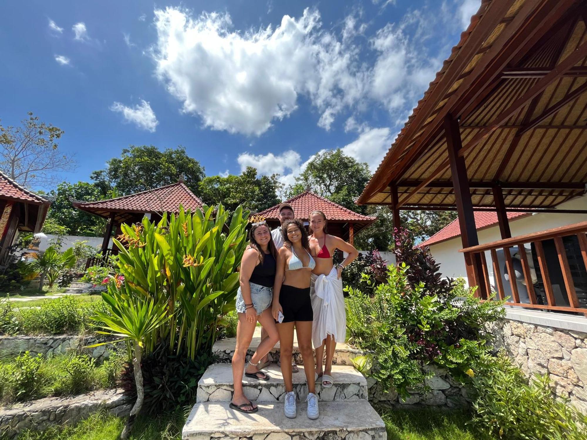 Sunset Hill Lembongan Hotel ภายนอก รูปภาพ
