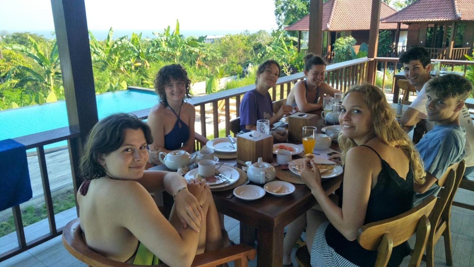 Sunset Hill Lembongan Hotel ภายนอก รูปภาพ